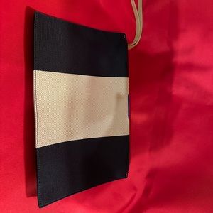 VGUC Ink and Ivory Rothy’s essential pouch with magnets